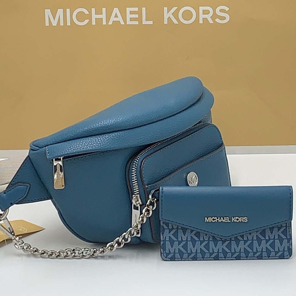 MICHAEL KORS
Maisie Large Pebbled Leather 2-in-1 Sling Pack
Teal
NWT - Picture 12 of 16